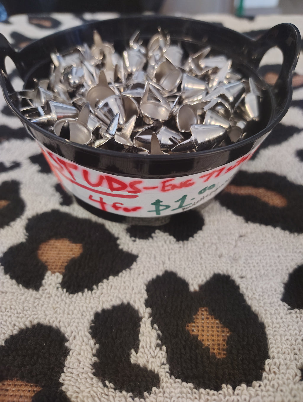 ENGLISH 77 STUDS TALL, SILVER