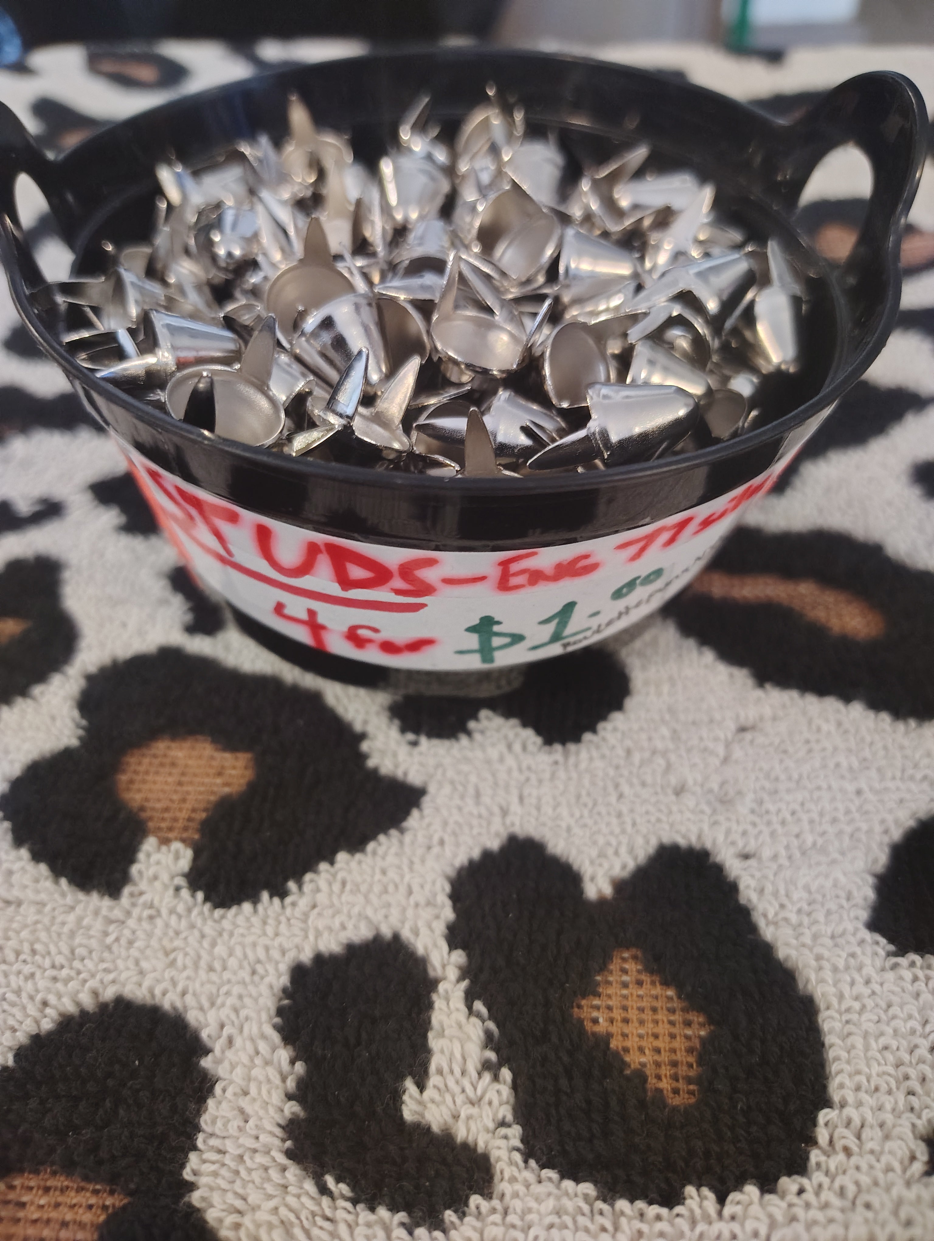 ENGLISH 77 STUDS TALL, SILVER