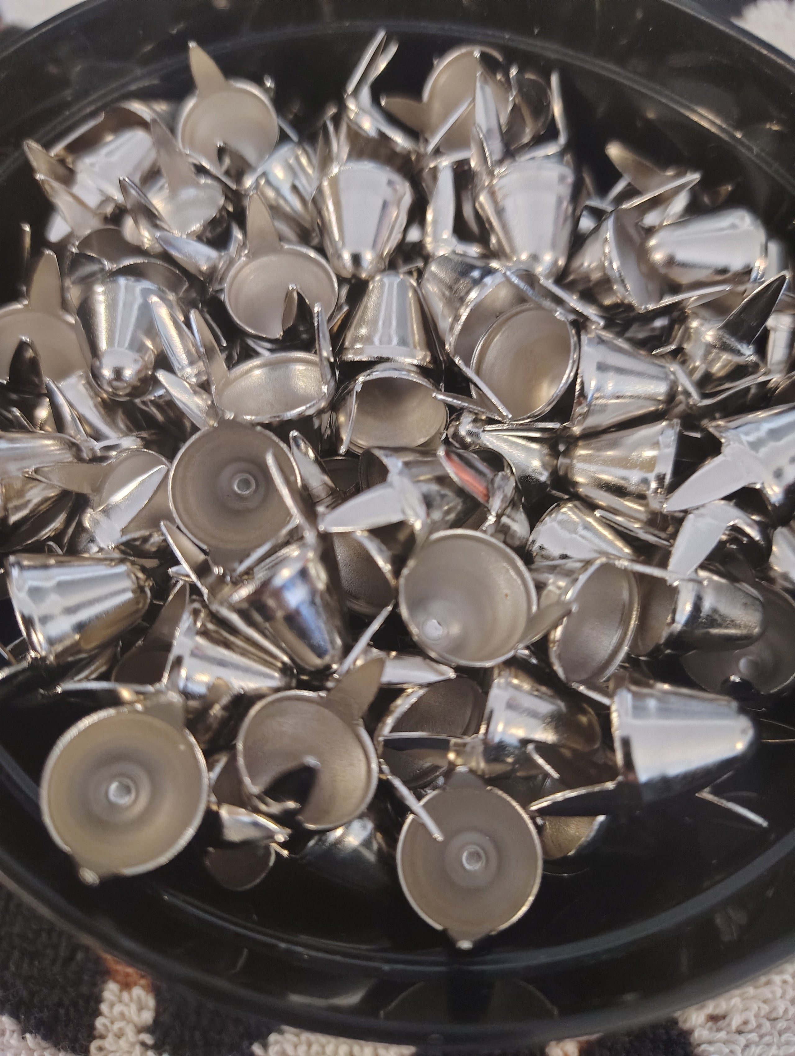 ENGLISH 77 STUDS TALL, SILVER