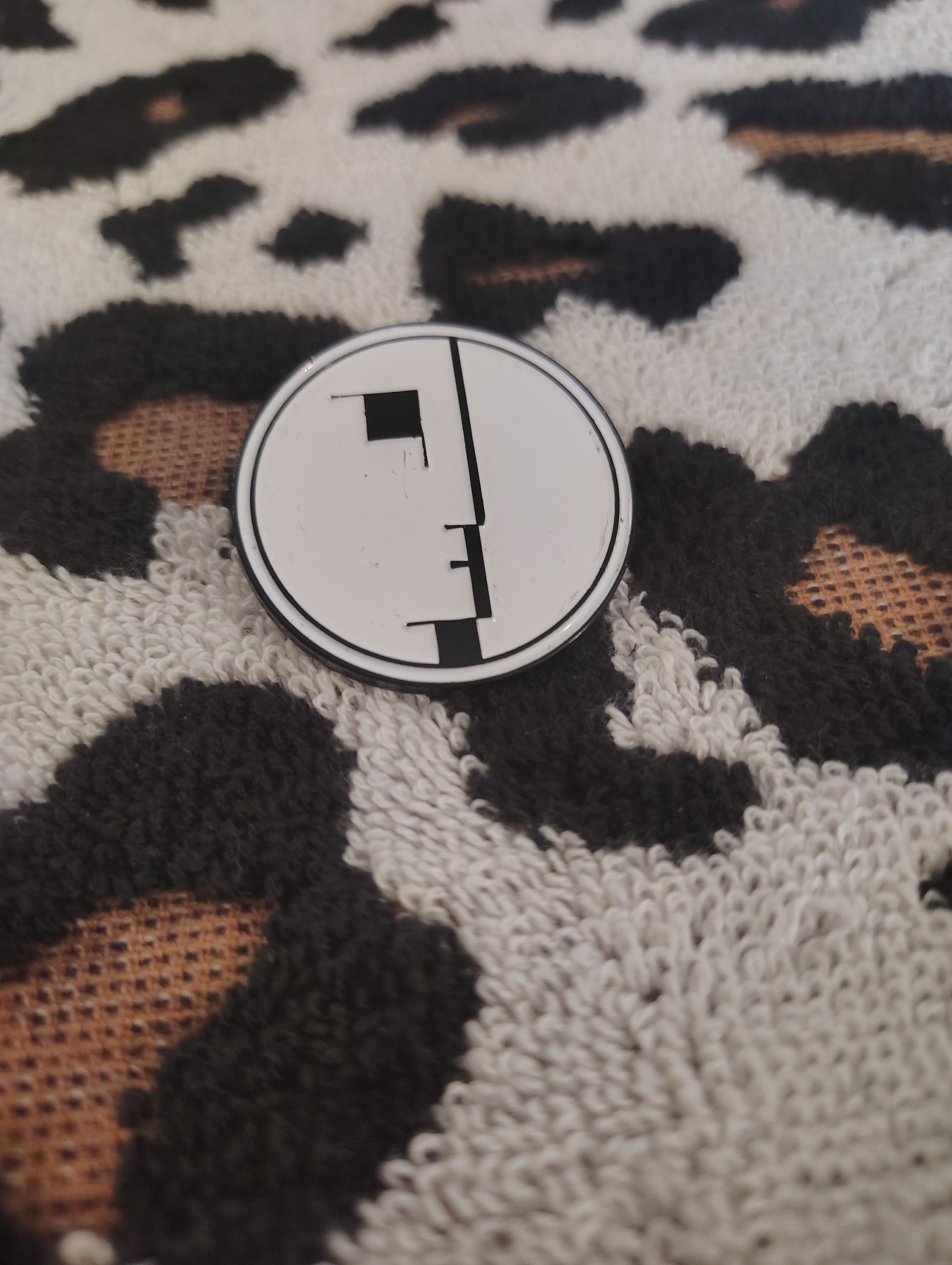 BAUHAUS PIN (white)