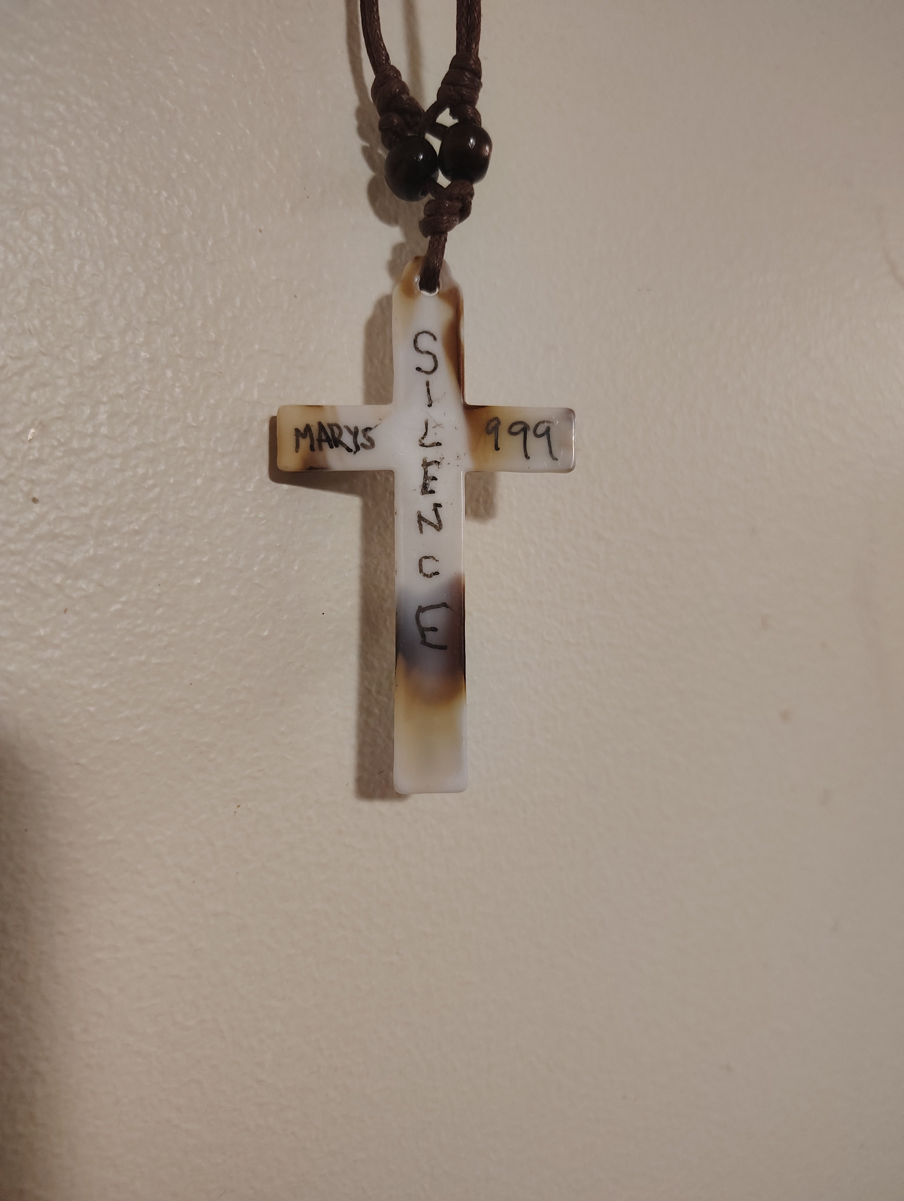 MARY'S SILENCE NECKLACE (Marble crying Jesus 999)