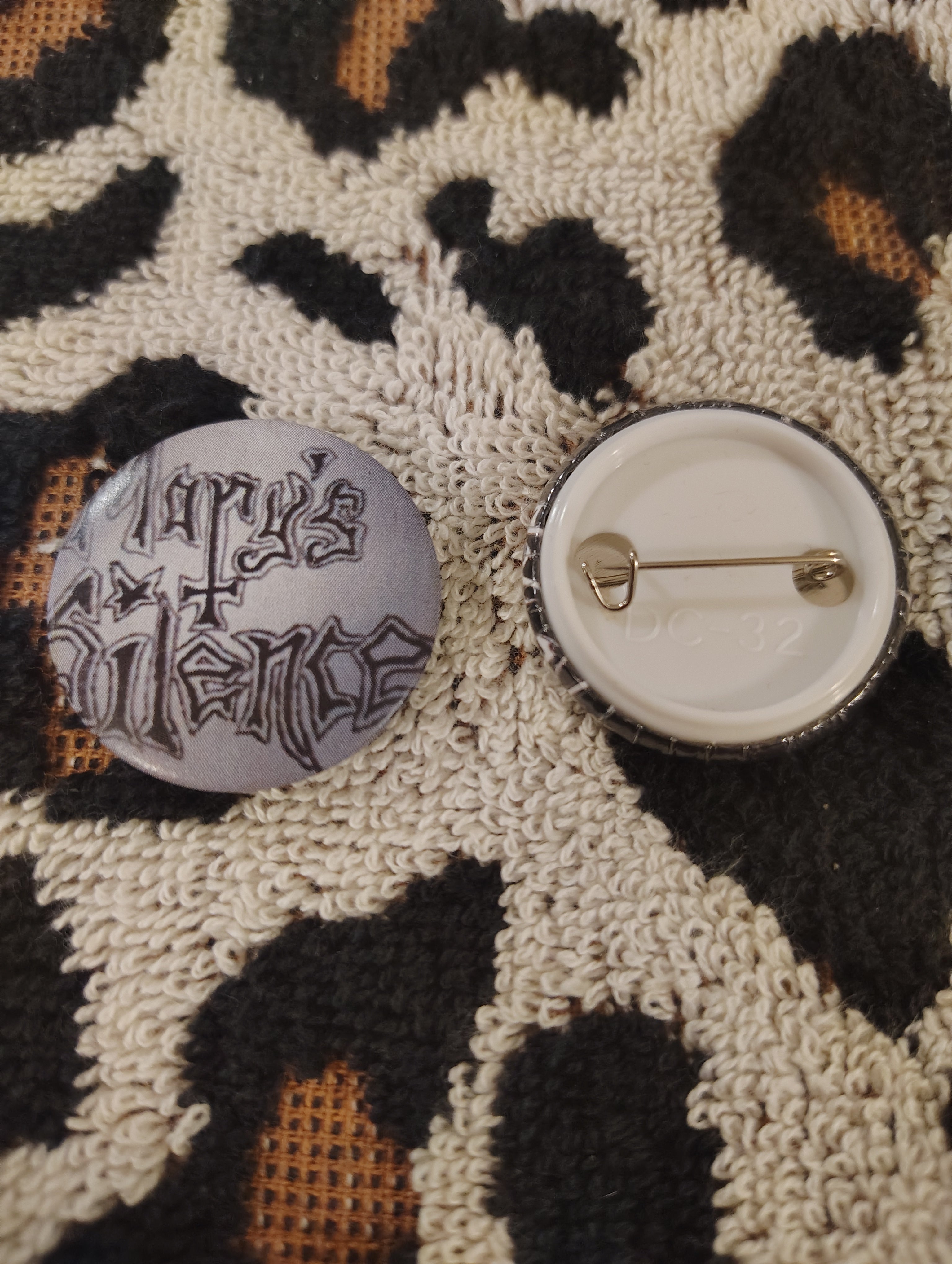 MARY'S SILENCE PIN (999NYC)