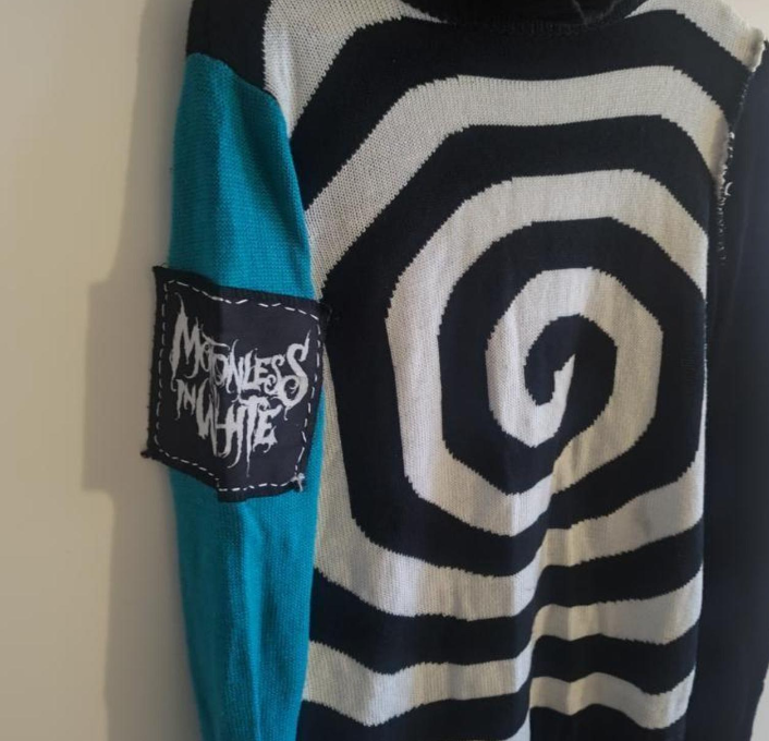 DIY MOTIONLESS IN WHITE TURTLENECK SWEATER